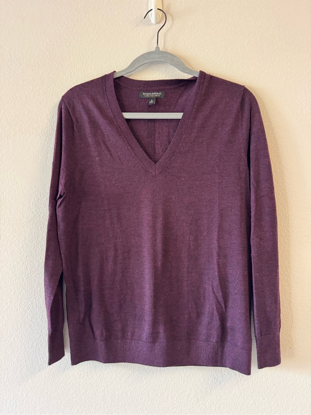 Banana Republic Men's V-Neck Sweater - Deep Plum
